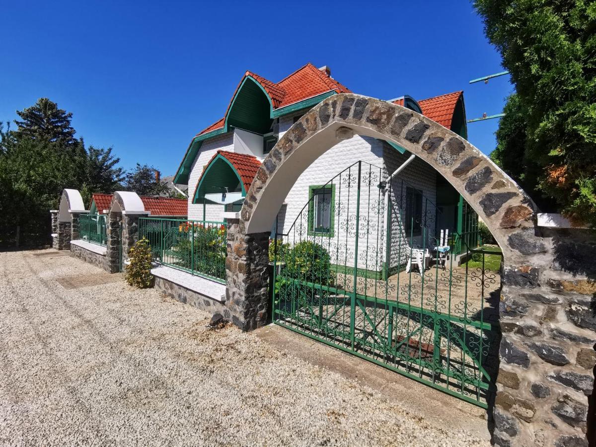 Dolce Villa Balaton Вонярцвашхедь Экстерьер фото